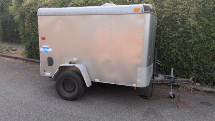Enclosed cargo trailer 9ftx5ft