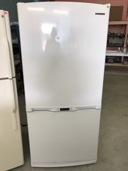 19 Cubic Foot Samsung White Refrigerator With 120 Day Warranty