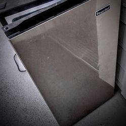 Magic Chef Mini Fridge 3.8 Cubic Foot Fridge Used It For 2 Month 