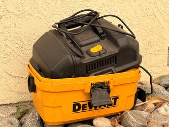 DEWALT portable Vacuum