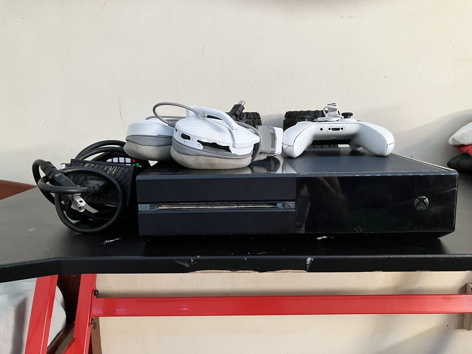 Xbox, Controller, Mike,power Cable, HDMI Cable