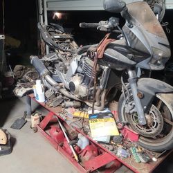 Parting out 05 Kawasaki z750s