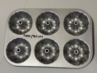 Pampered Chef Mini Fluted/Bundt Pans