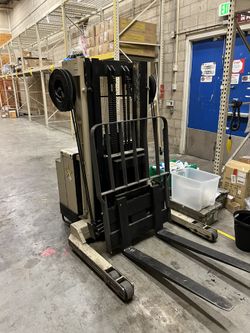 Crown Electric Pallet Stacker