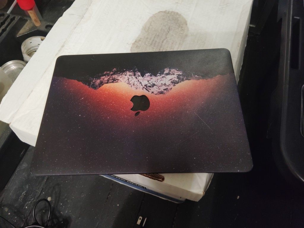 Apple MacBook Needs Screen Replacement