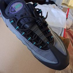 MEN'S SIZE: (9.5)       NEW (ONLY TRIED ON)   $160 O.B.O 