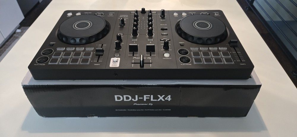 Pioneer DJ DDJ-FLX4 2-Channel DJ Controller - Black (BRAND NEW NEVER BEEN USED)
