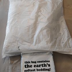 Buffy Twin Size Cloud Comforter And Sheet Set NEW