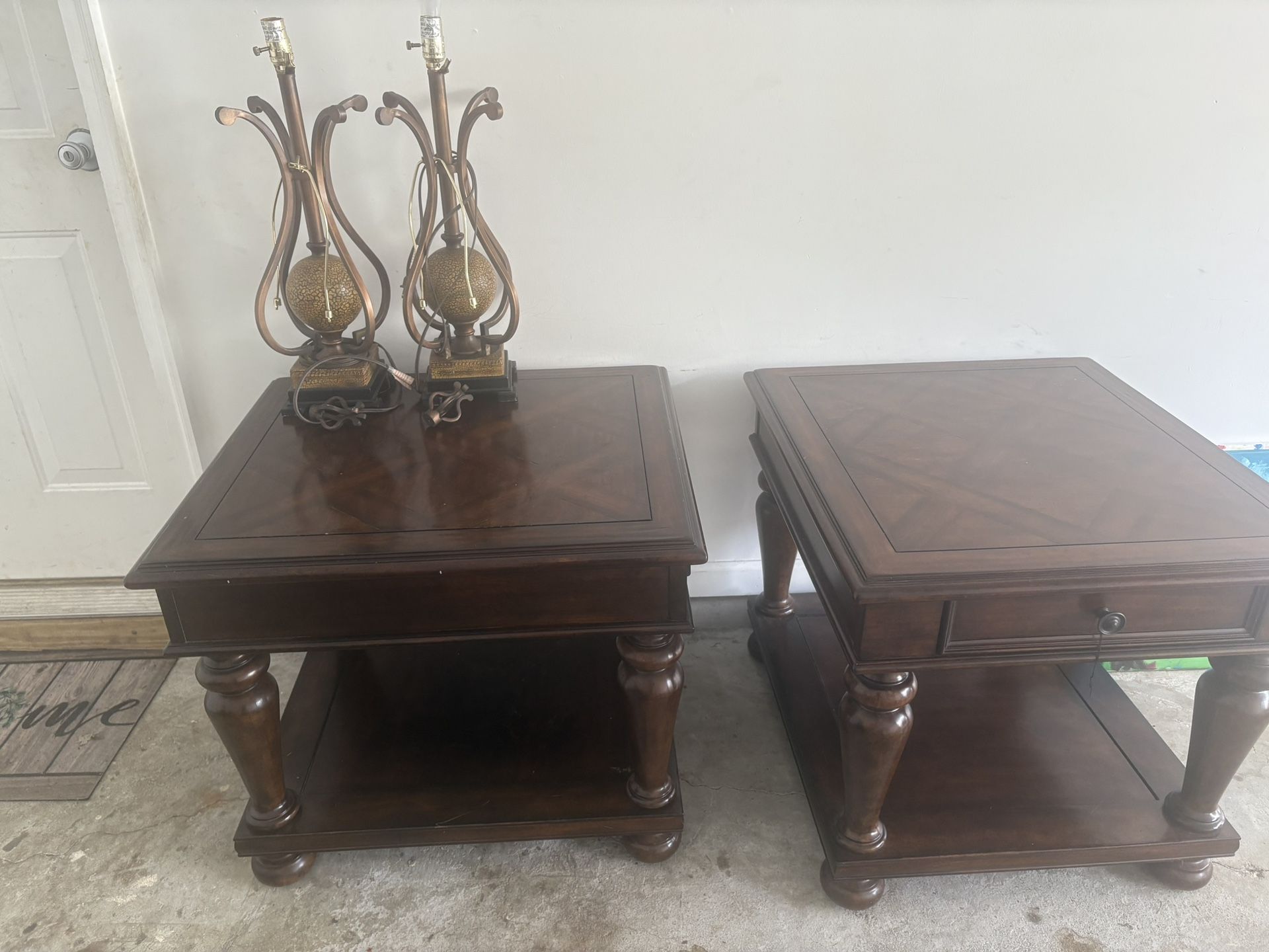 Havertys Solid Wood End Table – Unused Drawer, Classic Style