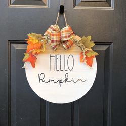 Wooden Door Hangers & Welcome Signs 