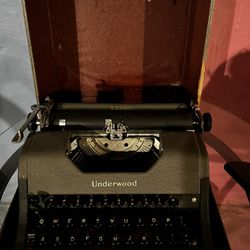 1951 Underwood portable Typewriter