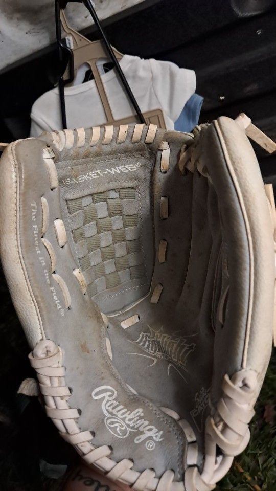Girls Softball Glove