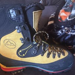 La Sportiva Hiking - Mtn climbing boots - 8.5 US / 41 EU