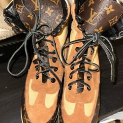 81/2 LV Boots