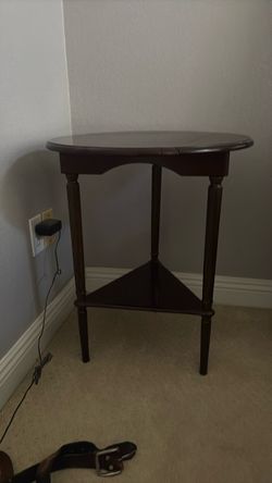 Dark Wood Round Top Accent Side Table