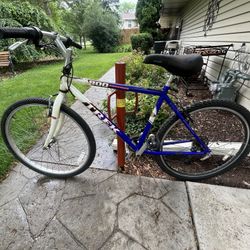 Men’s Trek mountain bike single track 800 18” frame 26” wheels shifts & brakes well  wheels good 