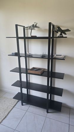 5 shelf decorations or book shelving unit