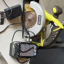 18V Cordless 5.5 in. Circular Saw With Battery And Charger , Works 