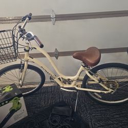 Electra Townie 7D Step-Thru Cruiser Bicycle – Cream/Vanilla (As-Is / Needs Tire Tube)
