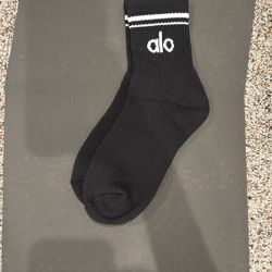 Black Alo Yoga Unisex Throwback Socks