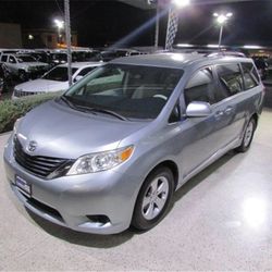 2013 Toyota Sienna LE Minivan 