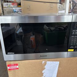 Panasonic 2.2 Cu-ft Microwave In Stainless Steel 