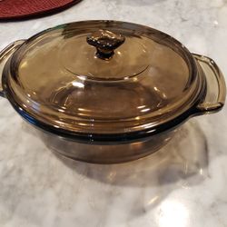  PYREX AMBER CASSEROLE  DISH MADE IN USA MODEL 233-N    33 X 23 X 5CM