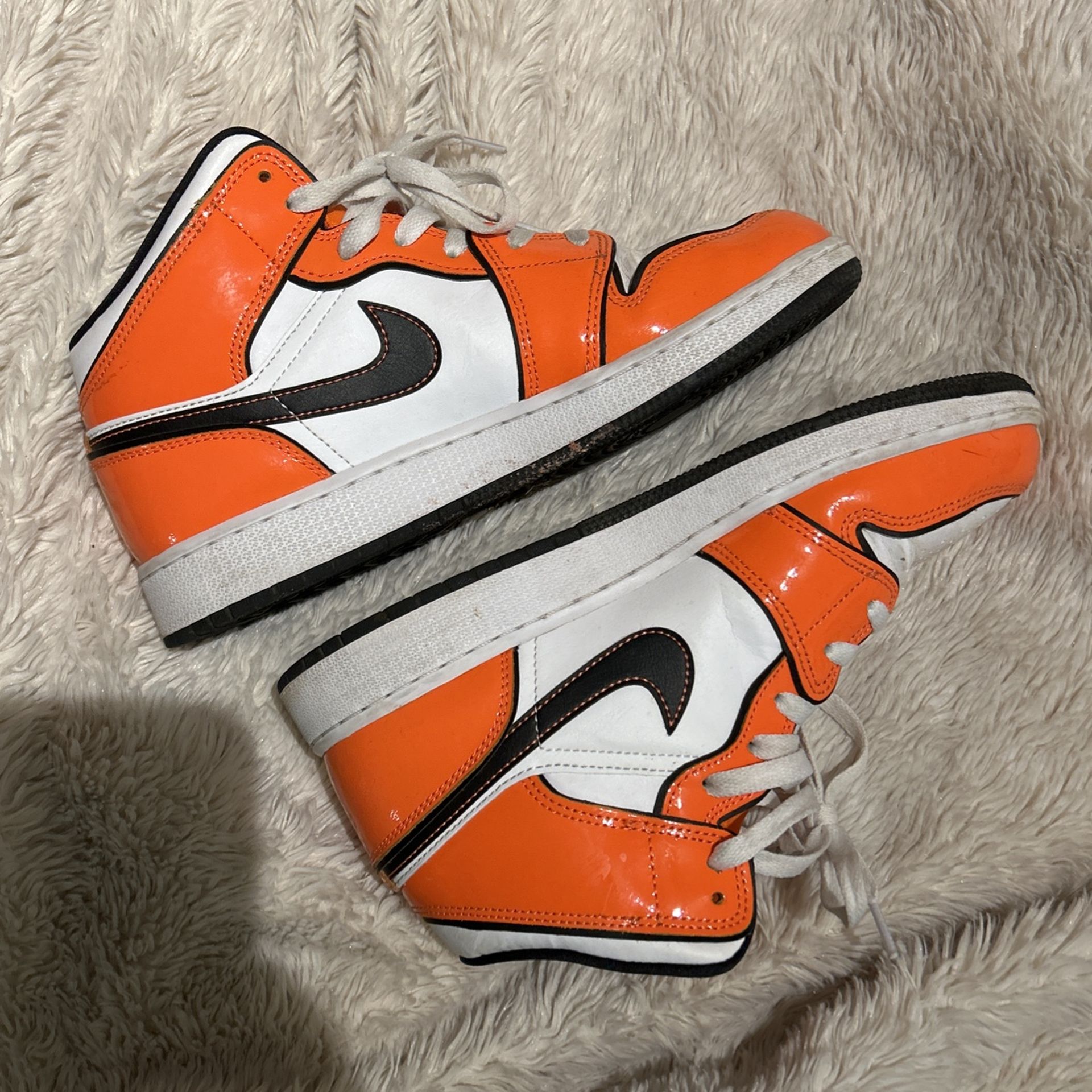Air Jordan 1 Retro Mid SE Turf Orange Size 7Y