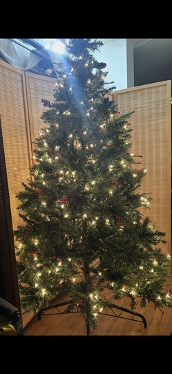 Artificial Christmas tree with pine cones and berries 6.5 feet