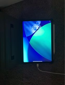 Apple iPad 11 inch (with charger, screen protector, case and pencil)