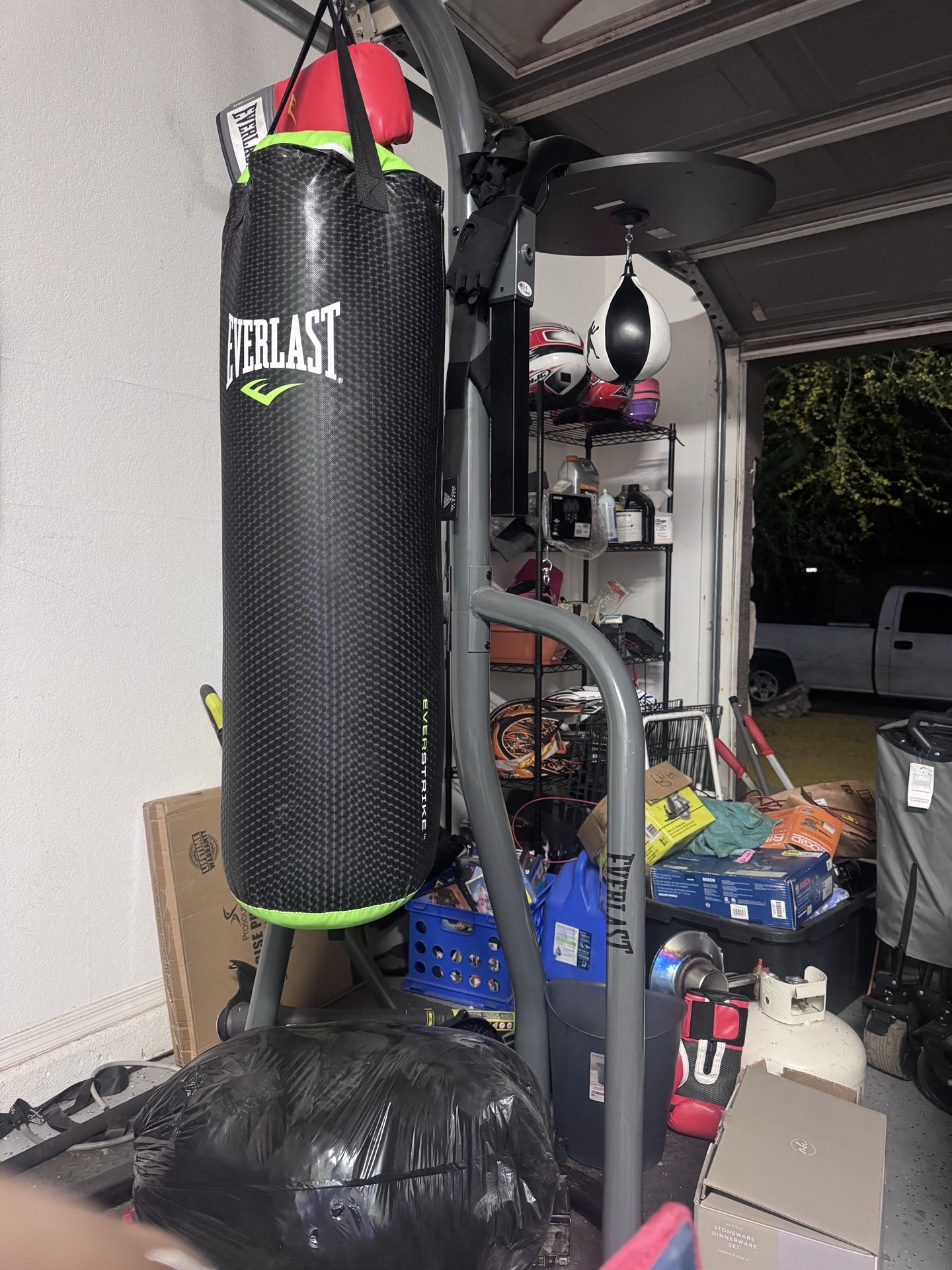 Everlast boxing stand and bags