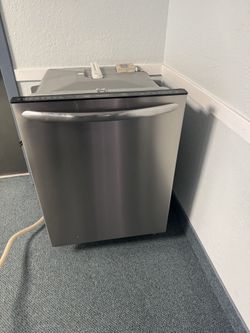 FRIGIDAIRE- Dishwasher