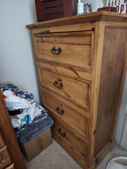 Solid oak 4 drawer dresser