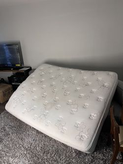 Used sealy queen size plush mattress