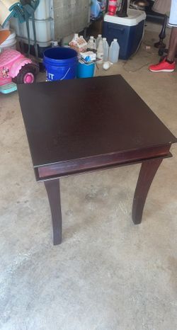 2 Brown End Living Room Tables & 2 Lamps (separate Or Together)