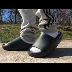 DARK ONYX YEEZY