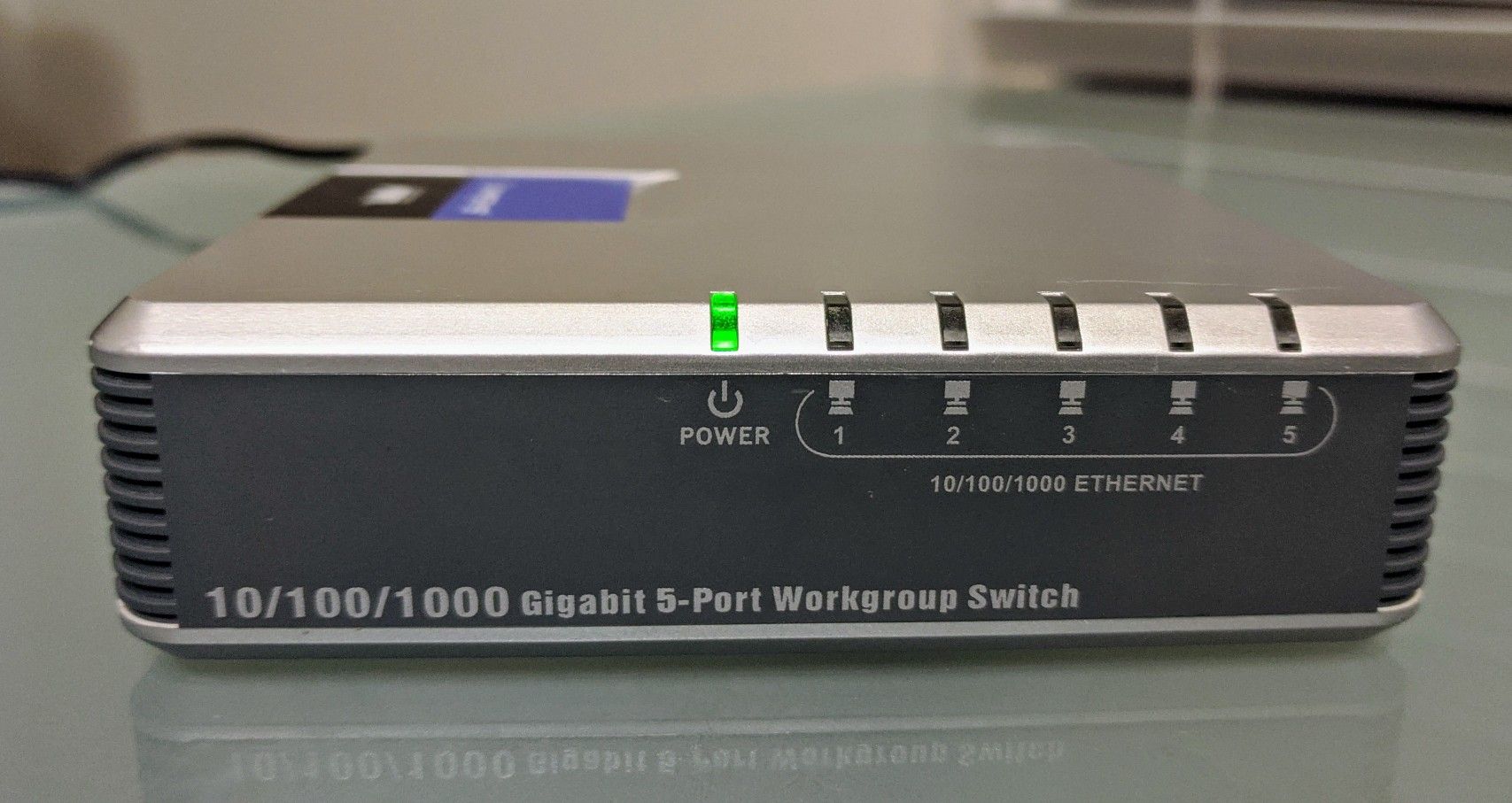Linksys EG005W Version 3 Gigabit 5 Port Workgroup Ethernet Switch