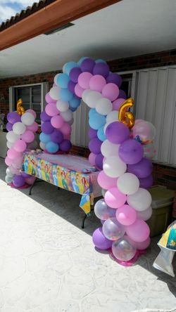 Balloon tabletop arch columns and centerpieces