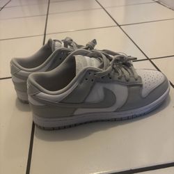 Women’s Nikes 8.5 Never Worn !!!! 