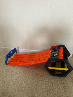 Hot Wheels Roll Out Raceway™ Track Set