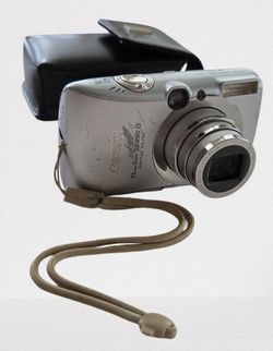 Canon PowerShot SD890 IS Digital ELPH – Full Package w/ Battery & Accessories – Tested