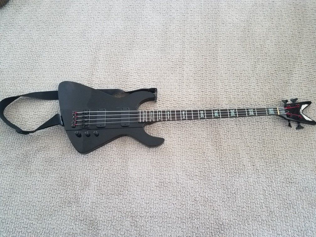 Dean Demonator 4 Chaos Bass Guitar