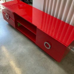 Red Entertainment Set..Must Go