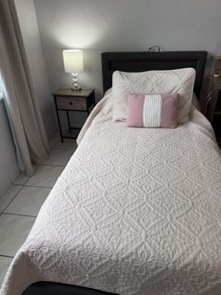 Cama personal con colchón