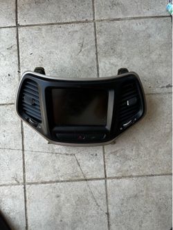 2014-2021 Jeep Cherokee Uconnect Touchscreen Navigation Radio & Vent Bezel OEM