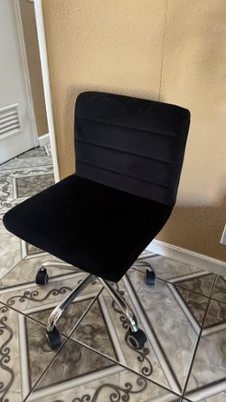 Chair with Wheels