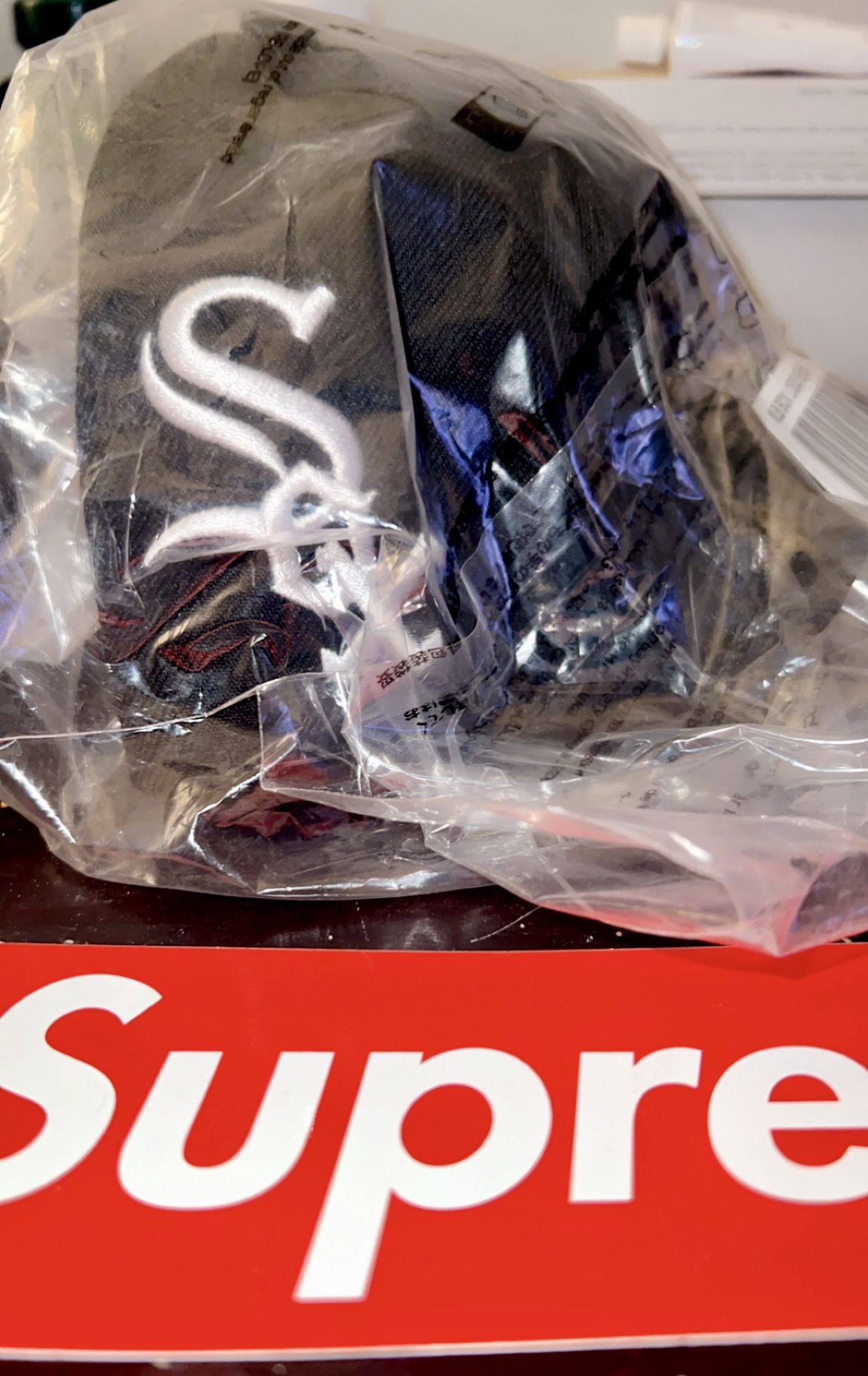 SUPREME X MLB Box Logo New Era Cap Black Chicago Sox size 7 1/4