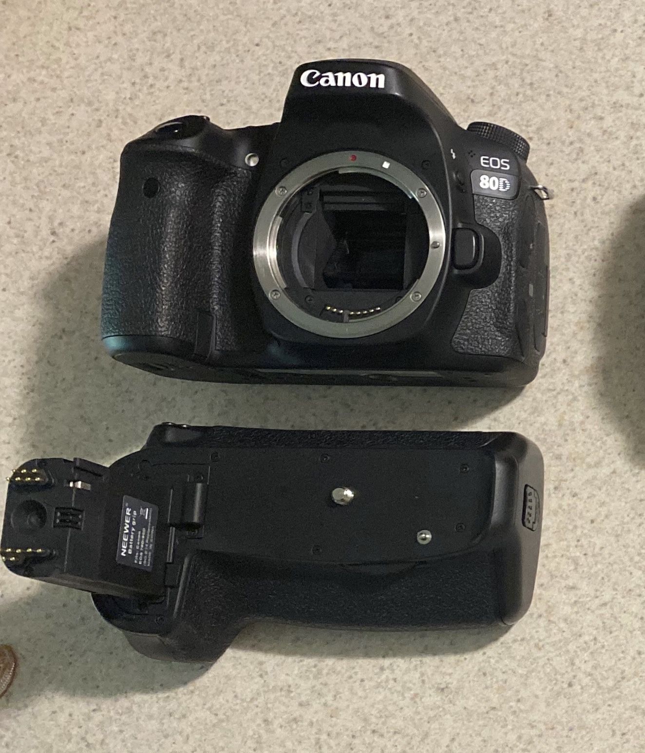 Canon EOS 80D & Neewer Battery Grip