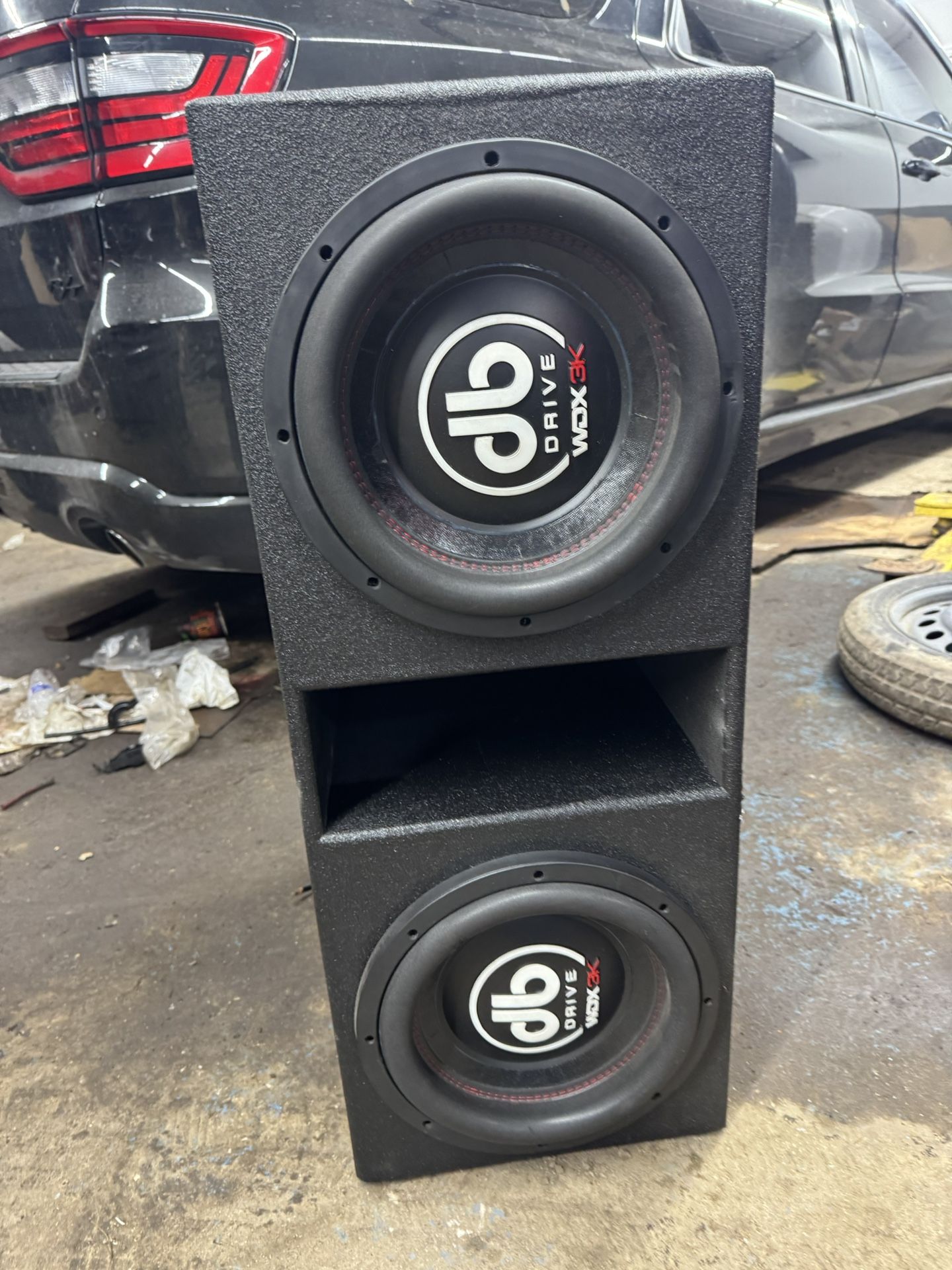 Speakers DB WDX12 3k with WDX 5000 watts amp with Q BOMB BOX