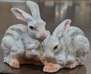 Sep 6 at 6:37 PM
VINTAGE Tay Italy Pair of White Rabbits Figurine by Giuseppe Tagliariol